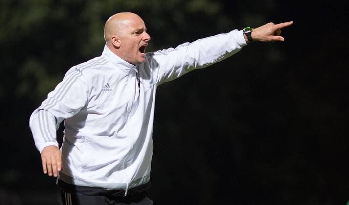 Fußball, Trainerhistorie, TeBe Berlin Berlin, Deutschland, 25.09.2015: Fußball NOFV Oberliga Nordost Saison 2015 2016 - Tennis Borussia Berlin - FSV Union Fuerstenwalde Fürstenwalde. Trainer Daniel Volbert (Tebe)