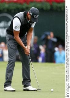 Sept. 25, 2015 - Atlanta, Georgia, United States - Henrik Stenson putts the 18th green during the second round of the TOUR Championship by Coca-Cola at East Lake Golf Club. PGA Golf Herren 2015 - TOUR Championship - Round 2 - ZUMAw109