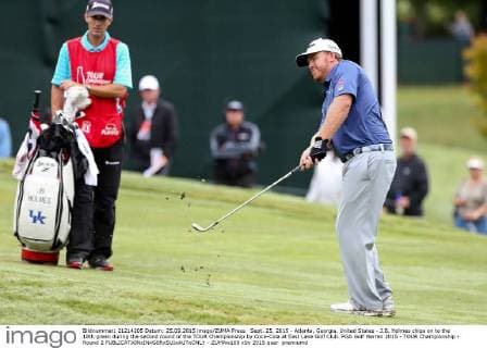 Sept. 25, 2015 - Atlanta, Georgia, United States - J.B. Holmes chips on to the 18th green during the second round of the TOUR Championship by Coca-Cola at East Lake Golf Club. PGA Golf Herren 2015 - TOUR Championship - Round 2 - ZUMAw109