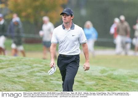 Sept. 25, 2015 - Atlanta, Georgia, United States - Rory McIlroy approaches the 18th green during the second round of the TOUR Championship by Coca-Cola at East Lake Golf Club. PGA Golf Herren 2015 - TOUR Championship - Round 2 - ZUMAw109