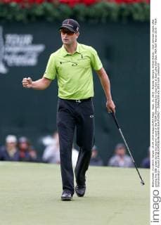 Sept. 25, 2015 - Atlanta, Georgia, United States - Zach Johnson reacts after putting the 18th green during the second round of the TOUR Championship by Coca-Cola at East Lake Golf Club. PGA Golf Herren 2015 - TOUR Championship - Round 2 - ZUMAw109