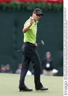 Sept. 25, 2015 - Atlanta, Georgia, United States - Zach Johnson waves to the crowd after putting the 18th green during the second round of the TOUR Championship by Coca-Cola at East Lake Golf Club. PGA Golf Herren 2015 - TOUR Championship - Round 2 - ZUMAw109