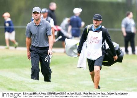 Sept. 25, 2015 - Atlanta, Georgia, United States - Paul Casey (L) and his caddie David Clakrk approach the 18th green during the second round of the TOUR Championship by Coca-Cola at East Lake Golf Club. PGA Golf Herren 2015 - TOUR Championship - Round 2 - ZUMAw109
