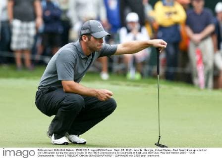 Sept. 25, 2015 - Atlanta, Georgia, United States - Paul Casey lines up a putt on the 18th green during the second round of the TOUR Championship by Coca-Cola at East Lake Golf Club. PGA Golf Herren 2015 - TOUR Championship - Round 2 - ZUMAw109