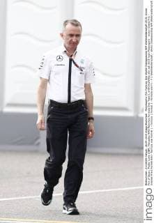 Motorsports: FIA Formula One World Championship WM Weltmeisterschaft 2015, Grand Prix of Japan, Paddy Lowe (GBR, Mercedes AMG Petronas Formula One Team), xHOCHxZWEIx
