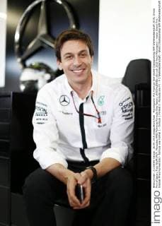 Motorsports: FIA Formula One World Championship WM Weltmeisterschaft 2015, Grand Prix of Japan, Toto Wolff (AUT, Mercedes AMG Petronas Formula One Team), xHOCHxZWEIx