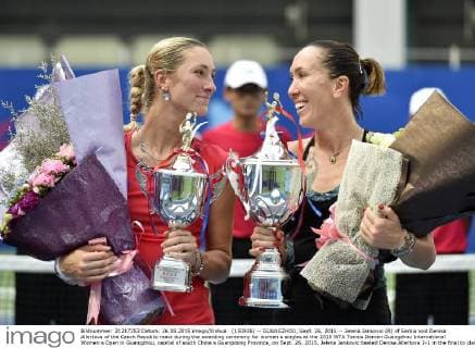 (150926) -- GUANGZHOU, Sept. 26, 2015 -- Jelena Jankovic (R) of Serbia and Denisa Allertova of the Czech Republic react during the awarding ceremony for women s singles at the 2015 WTA Tennis Damen Guangzhou International Women s Open in Guangzhou, capital of south China s Guangdong Province, on Sept. 26, 2015. Jelena Jankovic beated Denisa Allertova 2-1 in the final to claim the title of the event. ) (SP)CHINA-GUANGZHOU-WTA-GUANGZHOU OPEN (CN) LiangxXU 