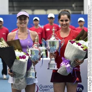 (150926) -- GUANGZHOU, Sept. 26, 2015 -- Sania Mirza of India and Martina Hingis(L) of Switzerland react at the awarding ceremony after the double s final match of Guangzhou Internationl Women s Open Tennis Tournament against Xu Shilin and You Xiaodi of China in Guangzhou, capital of south China s Guangdong Province, Sept. 26, 2015. Sania Mirza and Martina Hingis won 2-0 and claimed the title. ) (SP)CHINA-GUANGZHOU-TENNIS-INTERNATIONAL WOMEN S OPEN-FINAL LiangxXu 