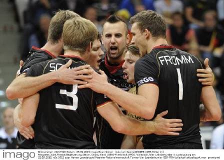 Jubel um Georg GROZER (GER,Mitte) mit Mitspieler,Jubel,Freude,Begeisterung,Aktion, Deutschland (GER)-Frankreich (FRA). Volleyball Vier Laenderturnier in Ludwigsburg am 25.09.2015.