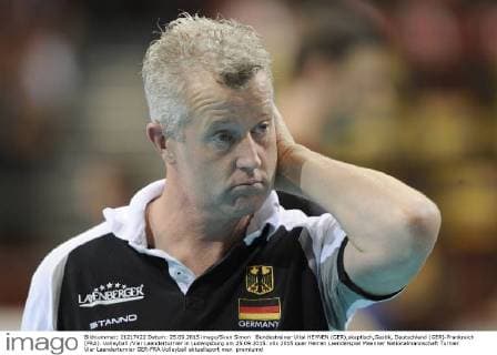Bundestrainer Vital HEYNEN (GER),skeptisch,Gestik, Deutschland (GER)-Frankreich (FRA). Volleyball Vier Laenderturnier in Ludwigsburg am 25.09.2015.