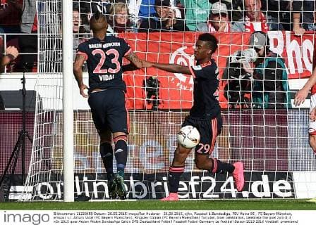26.09.2015, xjhx, Fussball 1.Bundesliga, FSV Mainz 05 - FC Bayern München, emspor v.l. Arturo Vidal (FC Bayern Muenchen), Kingsley Coman (FC Bayern Muenchen) Torjubel, Goal celebration, celebrate the goal zum 0:3