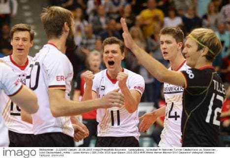 Ludwigsburg , Volleyball 4- Nationen Turnier Deutschland vs. Slowenien , Jubel Deutschland , mitte : Lukas Kampa ( GER )