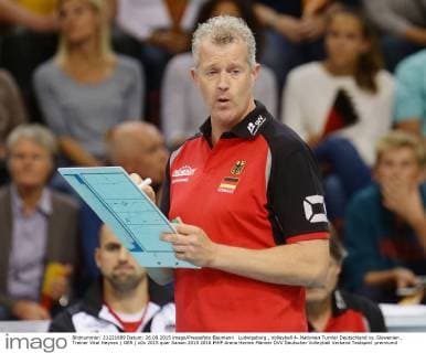 Ludwigsburg , Volleyball 4- Nationen Turnier Deutschland vs. Slowenien , Trainer Vital Heynen ( GER )