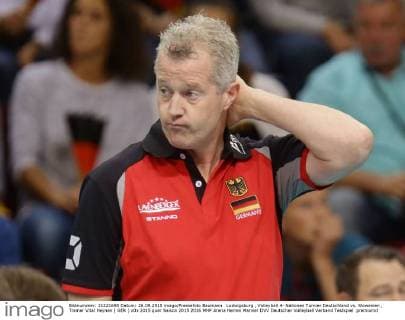 Ludwigsburg , Volleyball 4- Nationen Turnier Deutschland vs. Slowenien , Trainer Vital Heynen ( GER )