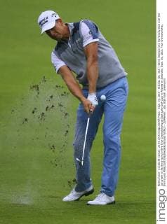 Sept. 26, 2015 - Atlanta, GA, USA - Henrik Stenson hits his fairway shot over the 1st green in the third round of the Tour Championship at East Lake Golf Club in Atlanta on Saturday, Sept. 26, 2015. Tour Championship, third round - ZUMAm67_