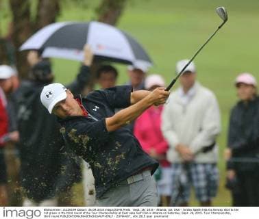 Sept. 26, 2015 - Atlanta, GA, USA - Jordan Spieth hits his fairway shot to the 1st green in the third round of the Tour Championship at East Lake Golf Club in Atlanta on Saturday, Sept. 26, 2015. Tour Championship, third round - ZUMAm67_
