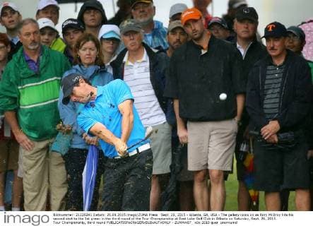 Sept. 26, 2015 - Atlanta, GA, USA - The gallery looks on as Rory McIlroy hits his second shot to the 1st green in the third round of the Tour Championship at East Lake Golf Club in Atlanta on Saturday, Sept. 26, 2015. Tour Championship, third round - ZUMAm67_