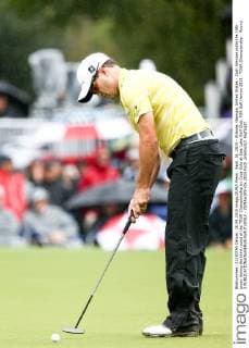 Sept. 26, 2015 - Atlanta, Georgia, United States - Zach Johnson putts the 18th green during the third round of the TOUR Championship by Coca-Cola at East Lake Golf Club. PGA Golf Herren 2015 - TOUR Championship - Round 3 - ZUMAw109