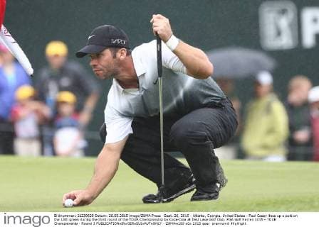 Sept. 26, 2015 - Atlanta, Georgia, United States - Paul Casey lines up a putt on the 18th green during the third round of the TOUR Championship by Coca-Cola at East Lake Golf Club. PGA Golf Herren 2015 - TOUR Championship - Round 3 - ZUMAw109
