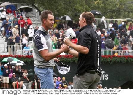 Sept. 26, 2015 - Atlanta, Georgia, United States - Henrik Stenson (L) shakes hands with Jordan Spieth on the 18th green after the third round of the TOUR Championship by Coca-Cola at East Lake Golf Club. PGA Golf Herren 2015 - TOUR Championship - Round 3 - ZUMAw109