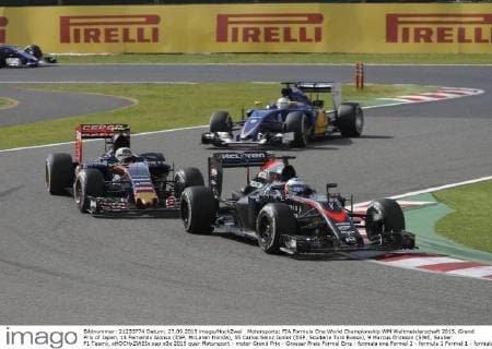 Motorsports: FIA Formula One World Championship WM Weltmeisterschaft 2015, Grand Prix of Japan, 14 Fernando Alonso (ESP, McLaren Honda), 55 Carlos Sainz Junior (ESP, Scuderia Toro Rosso), 9 Marcus Ericsson (SWE, Sauber F1 Team), xHOCHxZWEIx