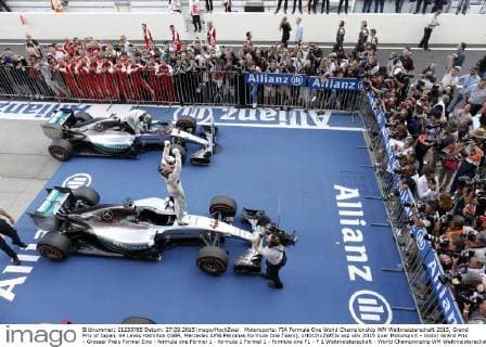 Motorsports: FIA Formula One World Championship WM Weltmeisterschaft 2015, Grand Prix of Japan, 44 Lewis Hamilton (GBR, Mercedes AMG Petronas Formula One Team), xHOCHxZWEIx