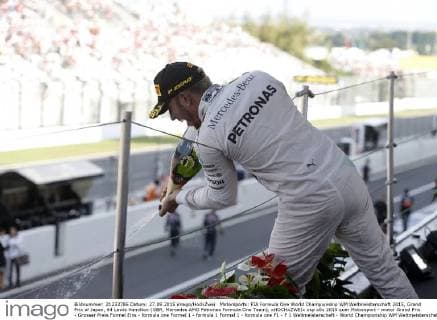 Motorsports: FIA Formula One World Championship WM Weltmeisterschaft 2015, Grand Prix of Japan, 44 Lewis Hamilton (GBR, Mercedes AMG Petronas Formula One Team), xHOCHxZWEIx