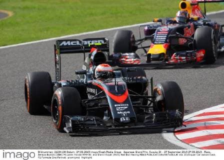 Japanese Grand Prix, Suzuka 24 - 27 September 2015 27.09.2015 - Race, Jenson Button (GBR) McLaren Honda MP4-30. and Daniil Kvyat (RUS) Red Bull Racing RB11 