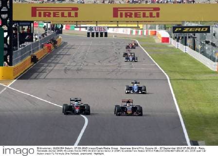 Japanese Grand Prix, Suzuka 24 - 27 September 2015 27.09.2015 - Race, Fernando Alonso (ESP) McLaren Honda MP4-30 and Carlos Sainz Jr (ESP) Scuderia Toro Rosso STR10 