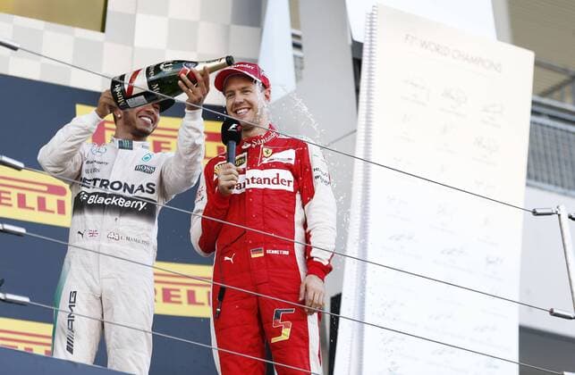 Motorsports: FIA Formula One World Championship WM Weltmeisterschaft 2015, Grand Prix of Japan, 44 Lewis Hamilton (GBR, Mercedes AMG Petronas Formula One Team), 5 Sebastian Vettel (GER, Scuderia Ferrari), xHOCHxZWEIx
