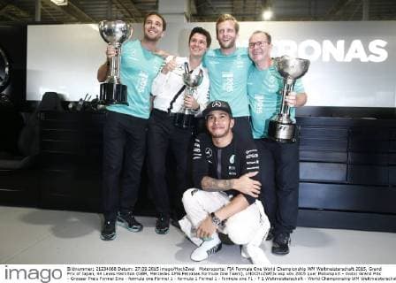 Motorsports: FIA Formula One World Championship WM Weltmeisterschaft 2015, Grand Prix of Japan, 44 Lewis Hamilton (GBR, Mercedes AMG Petronas Formula One Team), xHOCHxZWEIx