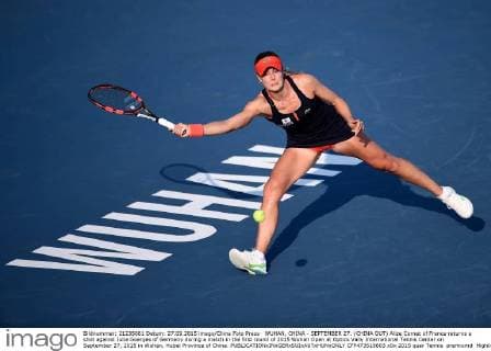 WUHAN, CHINA - SEPTEMBER 27: (CHINA OUT) Alize Cornet of France returns a shot against Julia Goerges of Germany during a match in the first round of 2015 Wuhan Open at Optics Vally International Tennis Center on September 27, 2015 in Wuhan, Hubei Province of China.  CFP473518603 