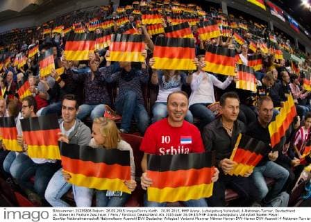 26.09.2015, MHP Arena, Ludwigsburg Volleyball, 4-Nationen-Turnier, Deutschland vs. Slowenien Feature Zuschauer Fans Fanblock Deutschland