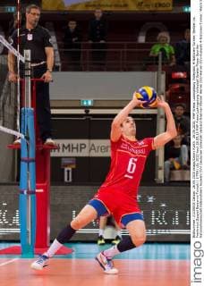 26.09.2015, MHP Arena, Ludwigsburg Volleyball, 4-Nationen-Turnier, Serbien vs. Frankreich Zuspiel Benjamin Toniutti ( 6 FRA)