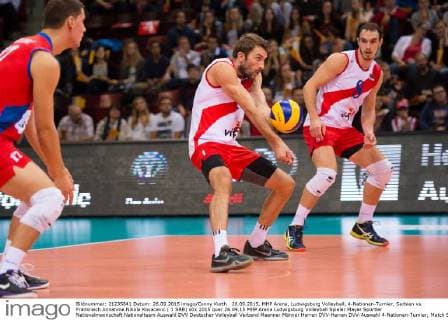 26.09.2015, MHP Arena, Ludwigsburg Volleyball, 4-Nationen-Turnier, Serbien vs. Frankreich Annahme Nikola Kovacevic ( 1 SRB)