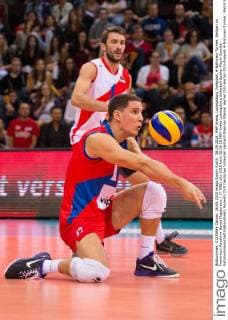 26.09.2015, MHP Arena, Ludwigsburg Volleyball, 4-Nationen-Turnier, Serbien vs. Frankreich Annahme Neven Majstorovic ( 17 SRB)