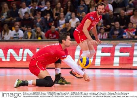 26.09.2015, MHP Arena, Ludwigsburg Volleyball, 4-Nationen-Turnier, Serbien vs. Frankreich Annahme Kevin Tillie ( 7 FRA)