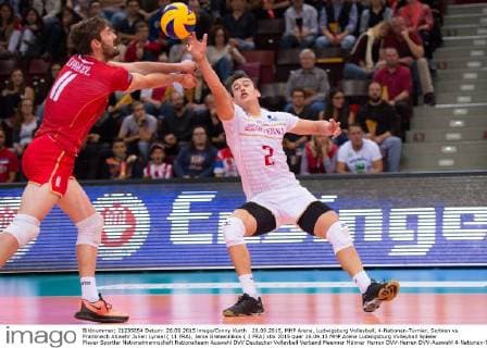 26.09.2015, MHP Arena, Ludwigsburg Volleyball, 4-Nationen-Turnier, Serbien vs. Frankreich Abwehr Julien Lyneel ( 11 FRA), Jenia Grebennikov ( 2 FRA)