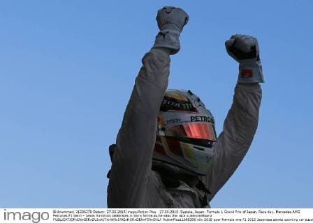 27.09.2015. Suzuka, Japan. Formula 1 Grand Prix of Japan. Race day. Mercedes AMG Petronas F1 team - Lewis Hamilton celebrates in terra ferme as he wins the race xLeannexBoonx  ActionPlus11665308