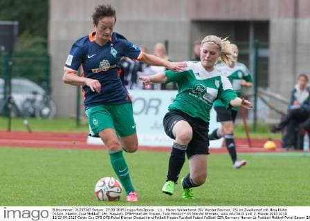 v.li.: Maren Wallenhorst (SV Werder Bremen, 25) im Zweikampf mit Nina Klöhn (Klohn, Kloehn, Tura Meldorf, 19), Fussball, DFB-Pokal der Frauen, Tura Meldorf - SV Werder Bremen, xobx