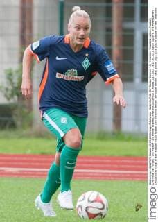 Gabriella Toth (SV Werder Bremen, 15) Freisteller, Einzelbild, Aktion, Fussball, DFB-Pokal der Frauen, Tura Meldorf - SV Werder Bremen, xobx