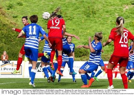 Duisburg Tor zum 0zu2 durch fcm-19 - Linda Bresonik ( 11, MSV Duisburg) und Nicole Munzert ( 18, MSV Duisburg) machtlos MSV Duisburg - FC Bayern Muenchen, Frauenfussball, DFB Pokal der Frauen, Runde 2, 27.09.2015 Copyright: Deutzmann Eibner-Pressefoto EP_CDN