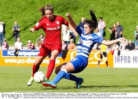 Duisburg v.l. Melanie Leupolz ( 8, FC Bayern Muenchen) mit Rahel Kiwic ( 25, MSV Duisburg) MSV Duisburg - FC Bayern Muenchen, Frauenfussball, DFB Pokal der Frauen, Runde 2, 27.09.2015 Copyright: Deutzmann Eibner-Pressefoto EP_CDN