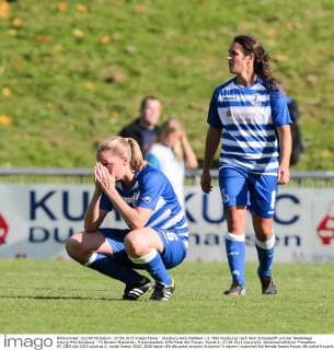 Duisburg Alice Hellfeier ( 5, MSV Duisburg) nach dem Schlusspfiff und der Niederlage traurig MSV Duisburg - FC Bayern Muenchen, Frauenfussball, DFB Pokal der Frauen, Runde 2, 27.09.2015 Copyright: Deutzmann Eibner-Pressefoto EP_CDN