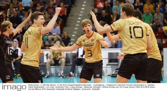 Ludwigsburg , Volleyball 4- Nationen Turnier Deutschland vs. Serbien , Jubel Deutschland , von links: Ferdinand Tille Lukas Kampa Sebastian Schwarz Jochen Schöps