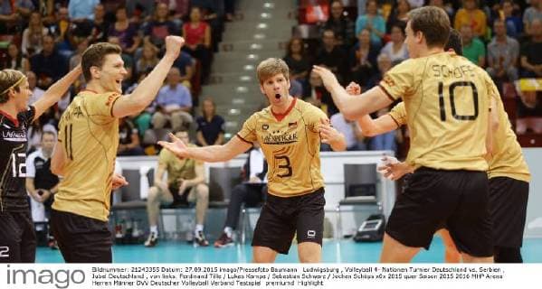 Ludwigsburg , Volleyball 4- Nationen Turnier Deutschland vs. Serbien , Jubel Deutschland , von links: Ferdinand Tille Lukas Kampa Sebastian Schwarz Jochen Schöps