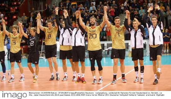 Ludwigsburg , Volleyball 4- Nationen Turnier Deutschland vs. Serbien , La Ola , Jubel Deutschland