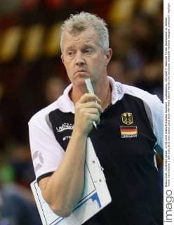 Ludwigsburg , Volleyball 4- Nationen Turnier Deutschland vs. Serbien , Trainer Vital Heynen ( GER )