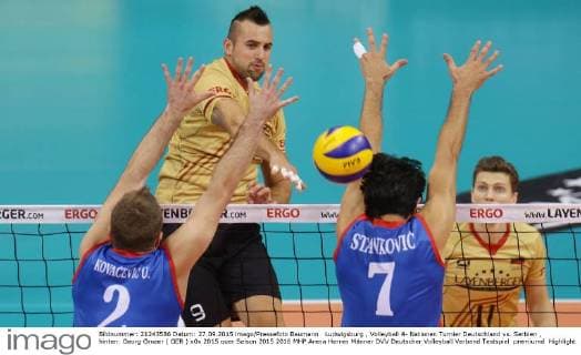 Ludwigsburg , Volleyball 4- Nationen Turnier Deutschland vs. Serbien , hinten: Georg Grozer ( GER )