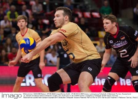 27.09.2015, MHP Arena, Ludwigsburg Volleyball, 4-Nationen-Turnier, Deutschland vs. Serbien Annahme Denys Kaliberda ( 6 GER)